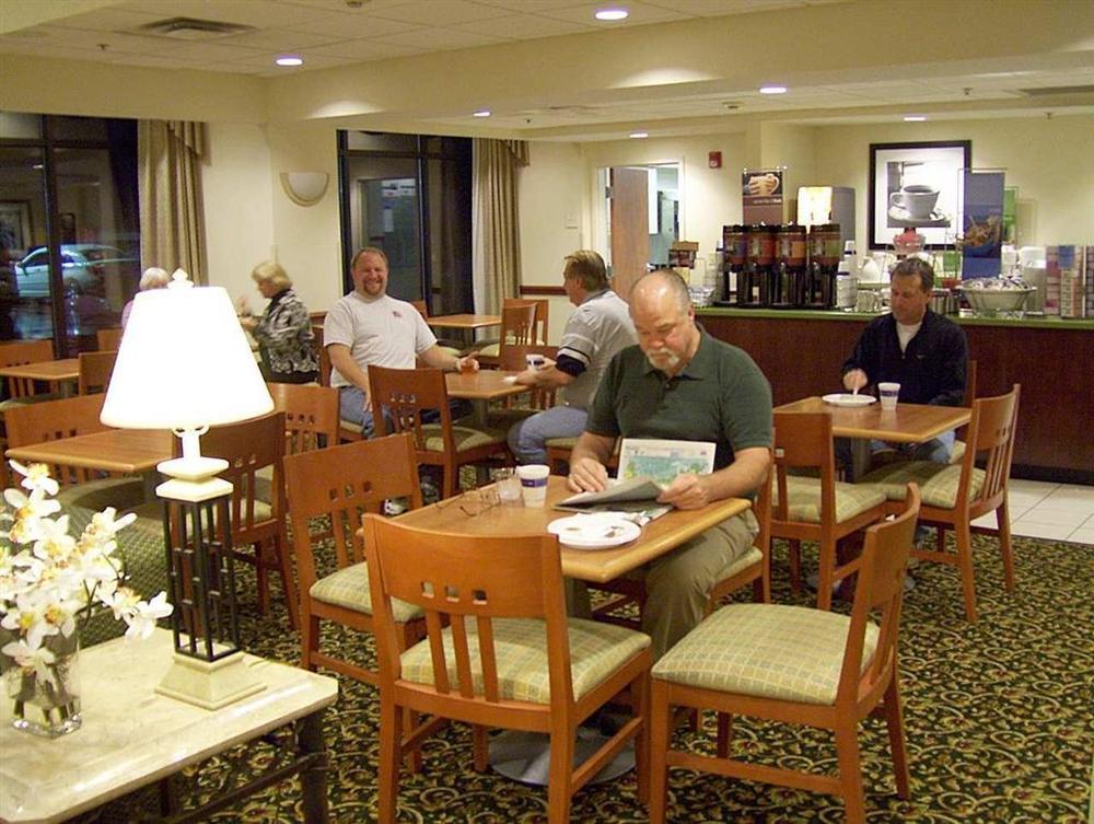 Hampton Inn Akron-South Restaurant foto